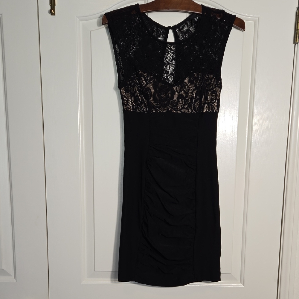 Windsor Black Lace Ruched Bodycon Mini Dress Medium